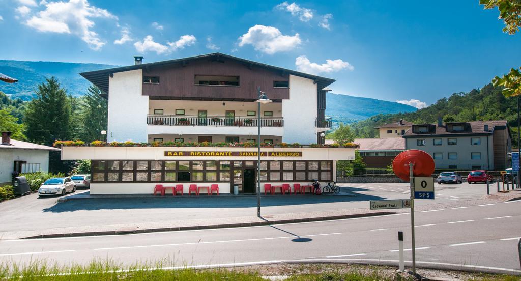 Albergo Sayonara Comano Terme Zewnętrze zdjęcie